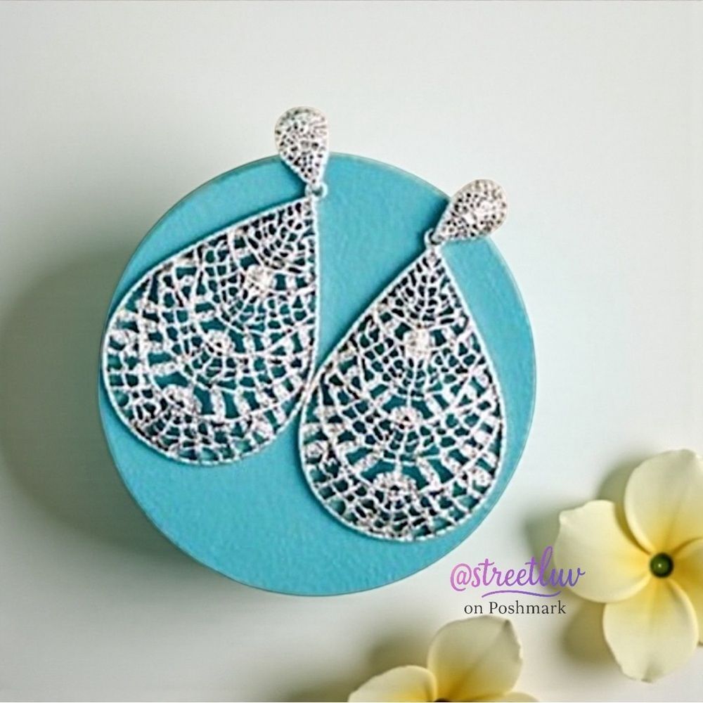Stella & Dot Thea Silver Lace Chandelier Earrings - Picture 1 of 8